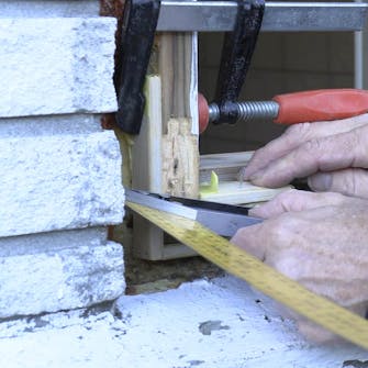 Lille rådskade i vinduesramme: Ret til Lille rådskade i vinduesramme: Ret til